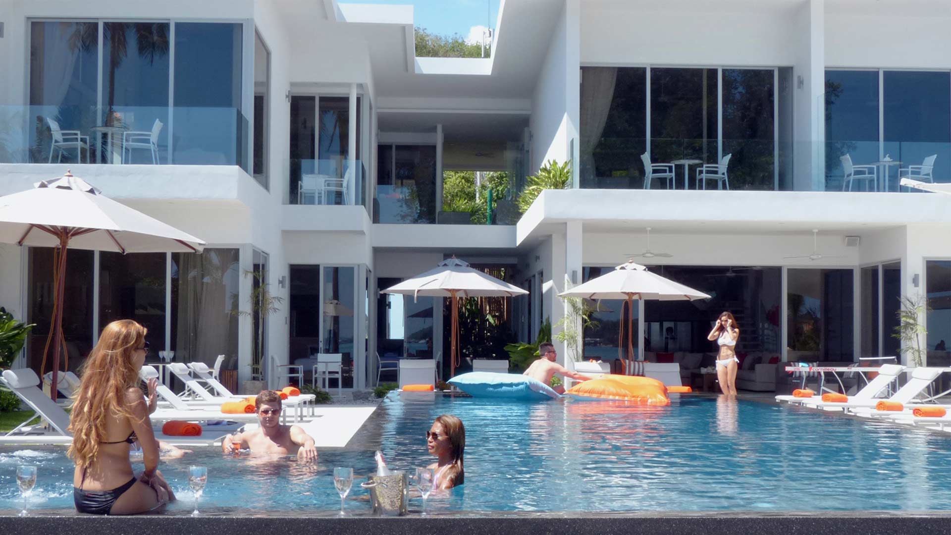 Villa Baan Amandeha - Villa mieten in Phuket, Bucht von Ao ...